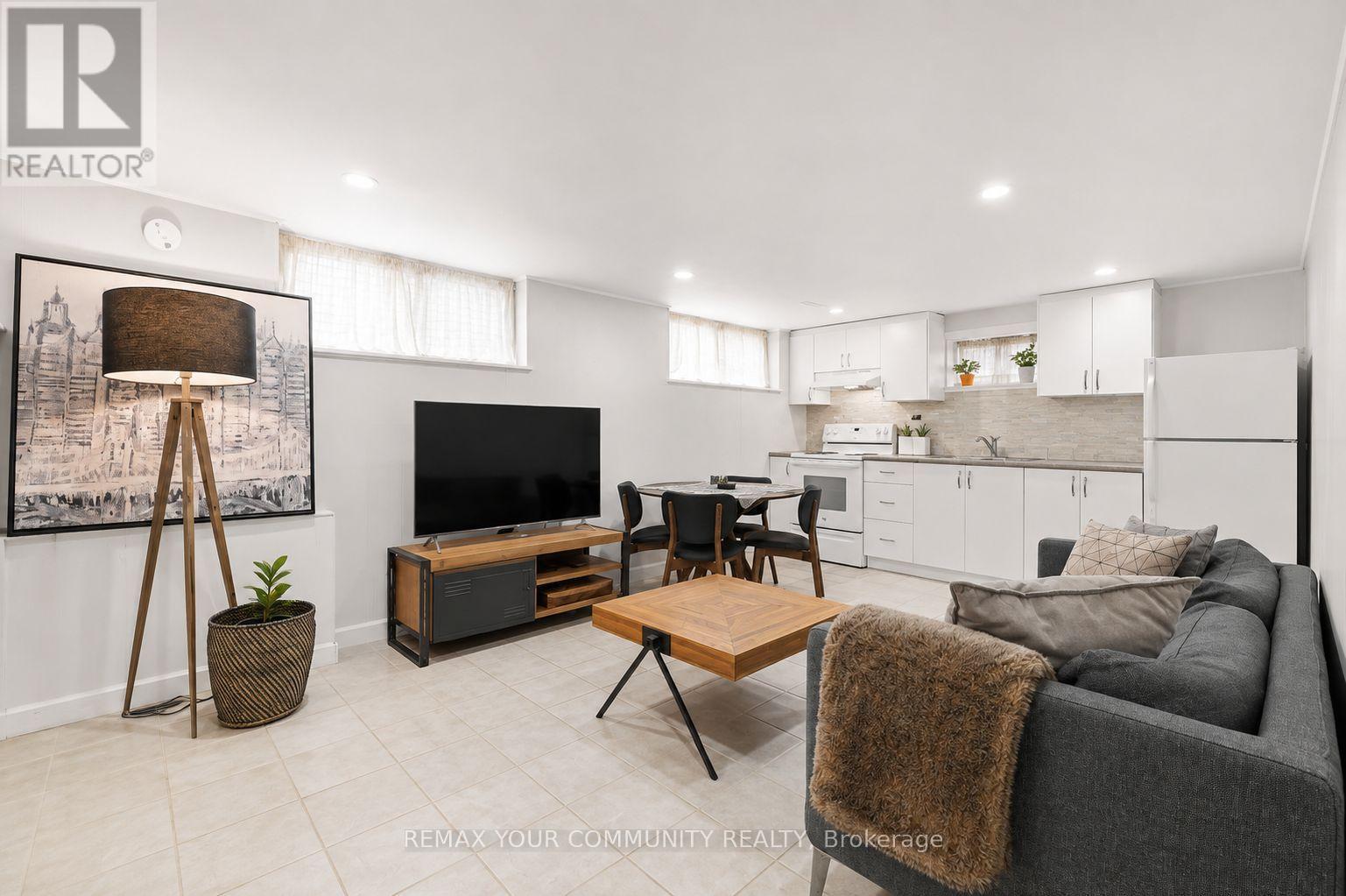 Lower Unit - 14 Webster Drive, Aurora, Ontario  L4G 2A5 - Photo 3 - N13673098