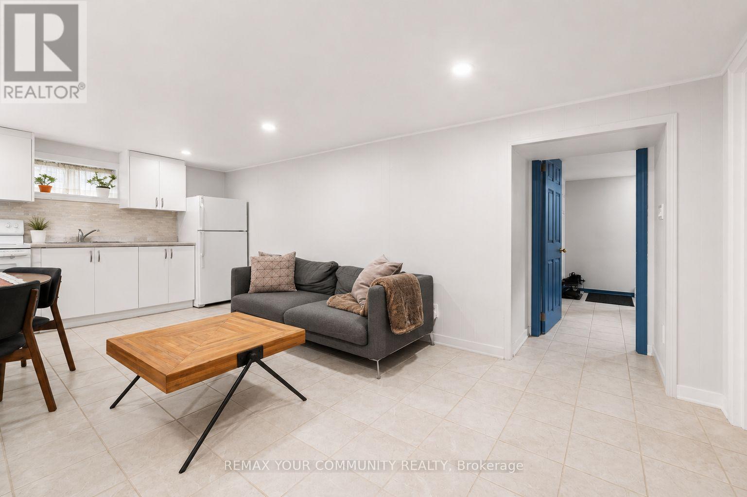 Lower Unit - 14 Webster Drive, Aurora, Ontario  L4G 2A5 - Photo 5 - N13673098