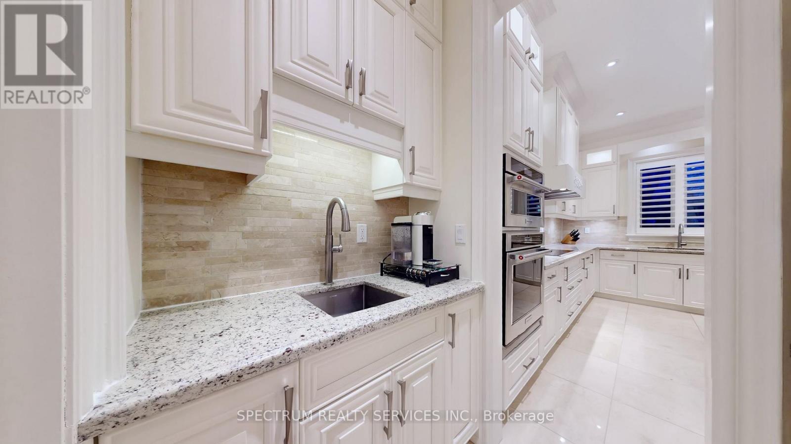 223 Lennox Avenue, Richmond Hill, Ontario  L4C 2A4 - Photo 9 - N13673118