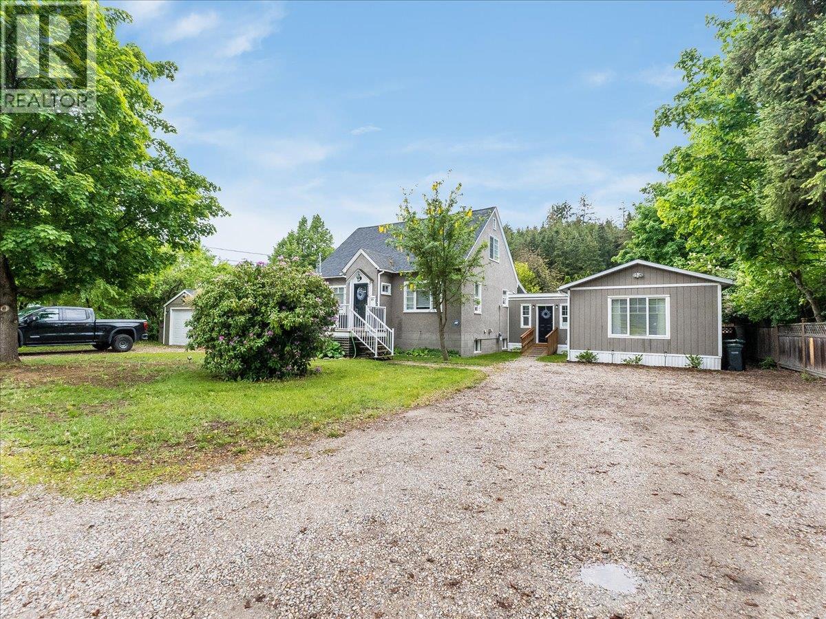 2116 Columbia Avenue, Castlegar, British Columbia  V1N 2X1 - Photo 4 - 10388013