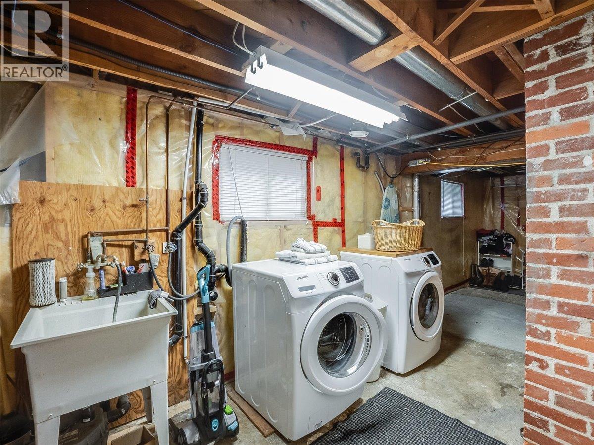 2116 Columbia Avenue, Castlegar, British Columbia  V1N 2X1 - Photo 47 - 10388013