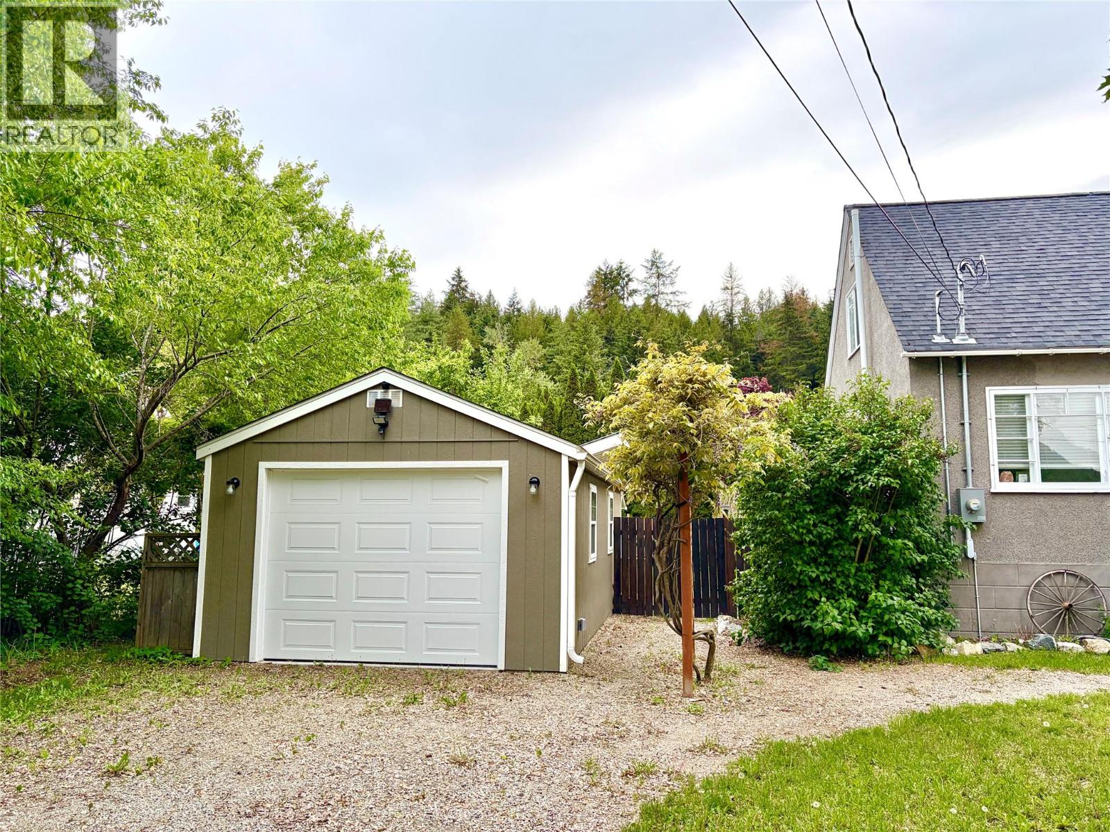 2116 Columbia Avenue, Castlegar, British Columbia  V1N 2X1 - Photo 96 - 10388013