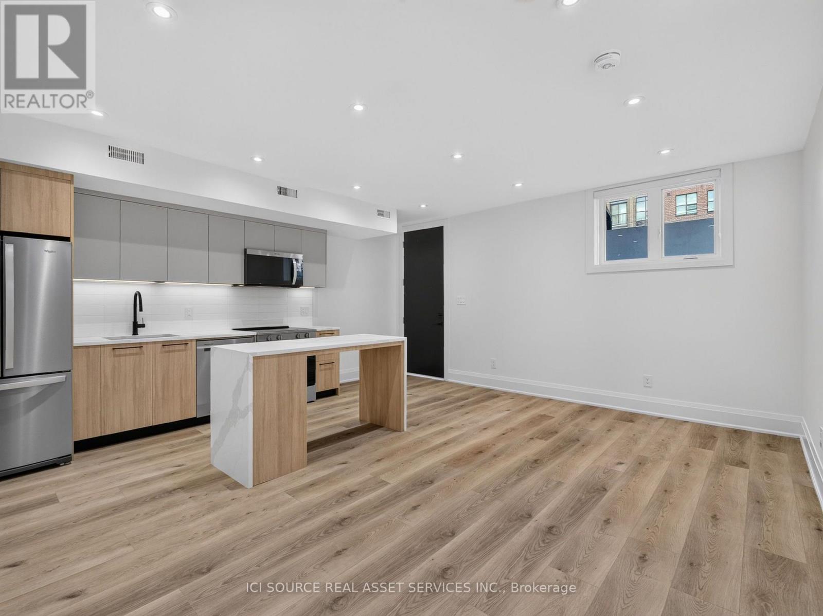 UNIT 5 - 28 NORCROSS ROAD, Toronto, Ontario