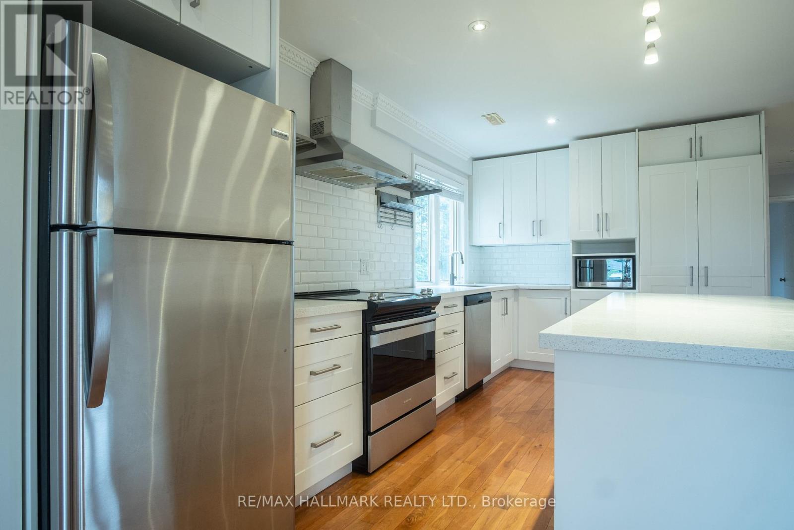 6 Griggsden Avenue, Toronto, Ontario  M9P 2Z5 - Photo 7 - W13659634