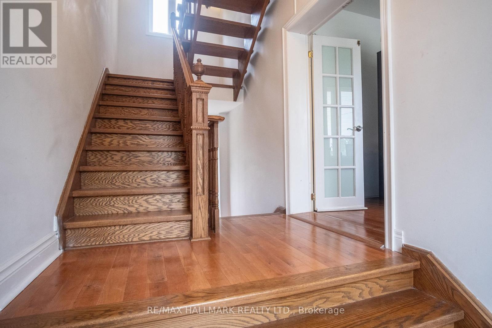 6 Griggsden Avenue, Toronto, Ontario  M9P 2Z5 - Photo 3 - W13659634