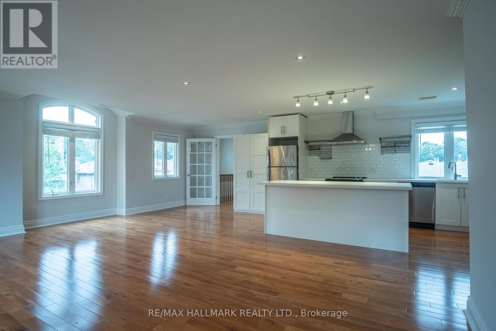 6 Griggsden Avenue, Toronto, Ontario  M9P 2Z5 - Photo 5 - W13659634