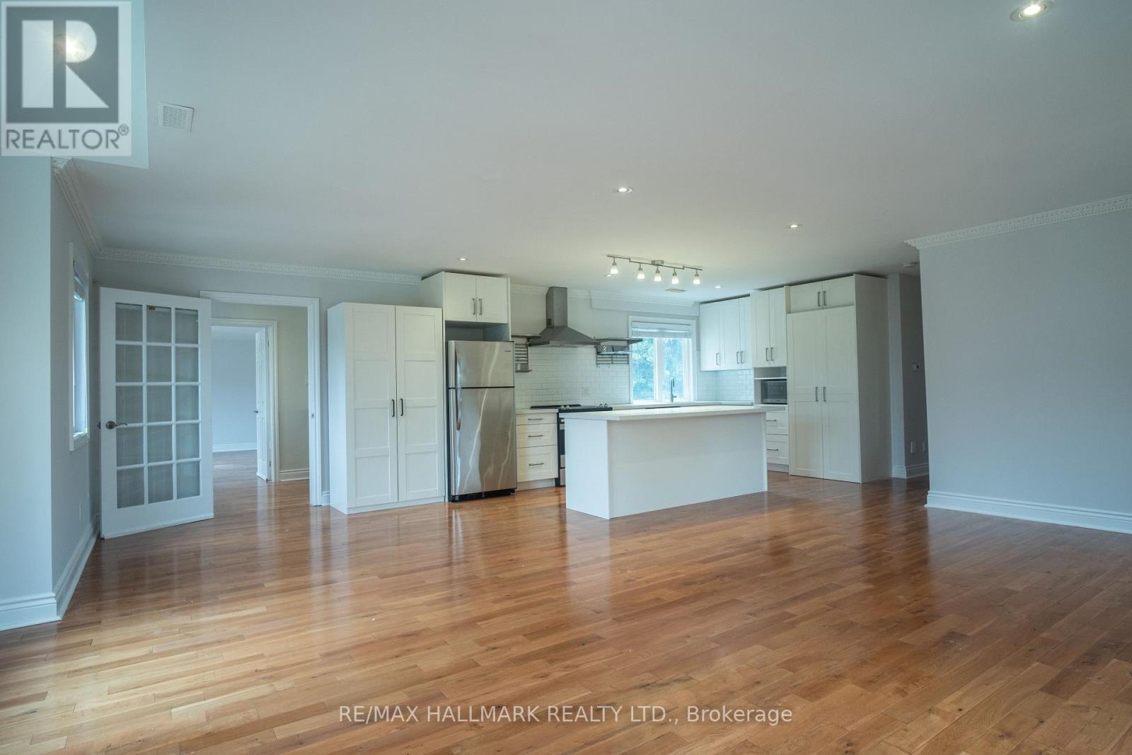 6 Griggsden Avenue, Toronto, Ontario  M9P 2Z5 - Photo 8 - W13659634