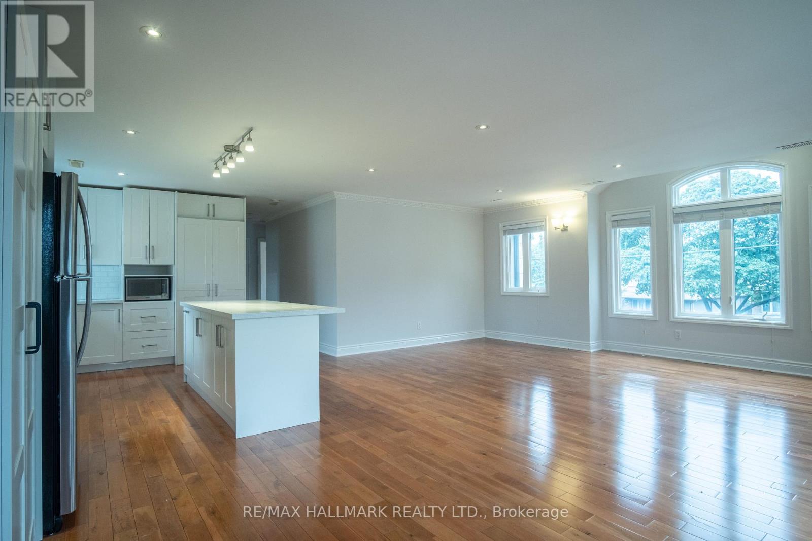 6 Griggsden Avenue, Toronto, Ontario  M9P 2Z5 - Photo 9 - W13659634