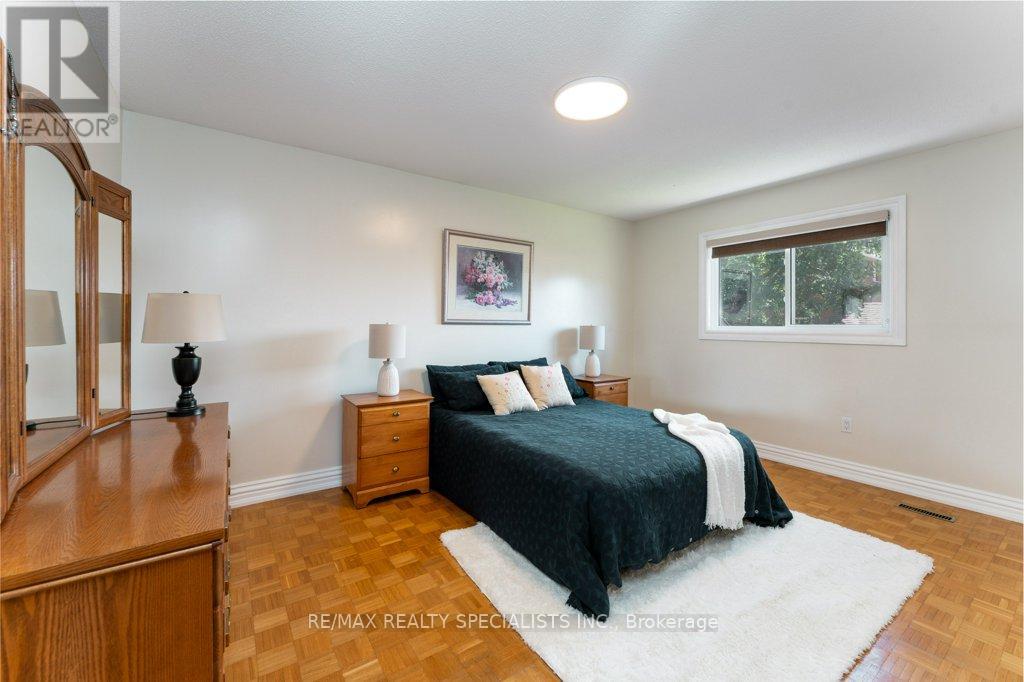 330 Hickory Circle, Oakville, Ontario  L6H 4T5 - Photo 12 - W13673012