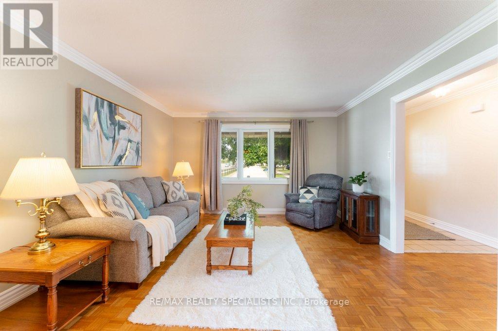 330 Hickory Circle, Oakville, Ontario  L6H 4T5 - Photo 4 - W13673012