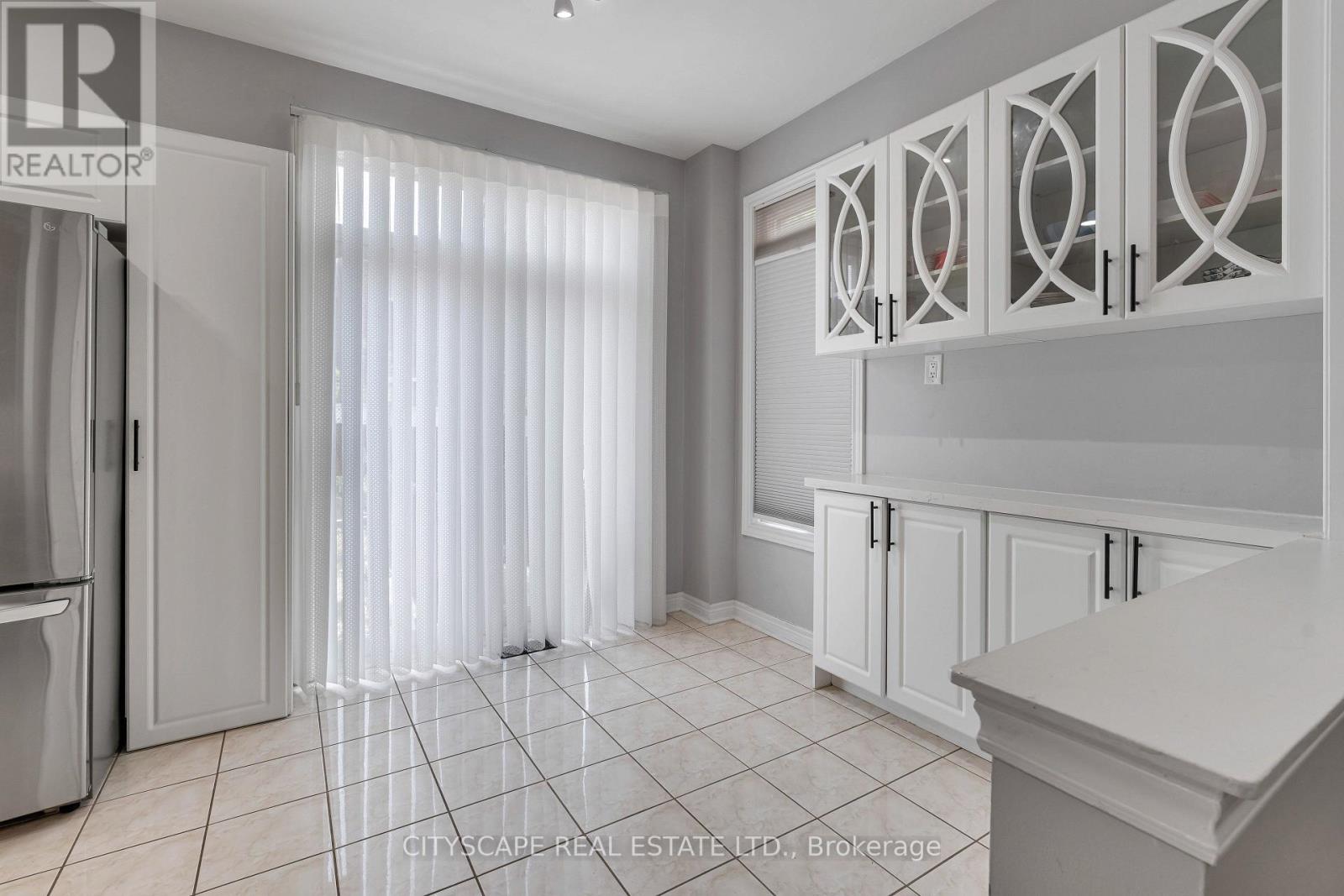 5623 Longboat Avenue, Mississauga, Ontario  L5M 7E5 - Photo 19 - W13673026