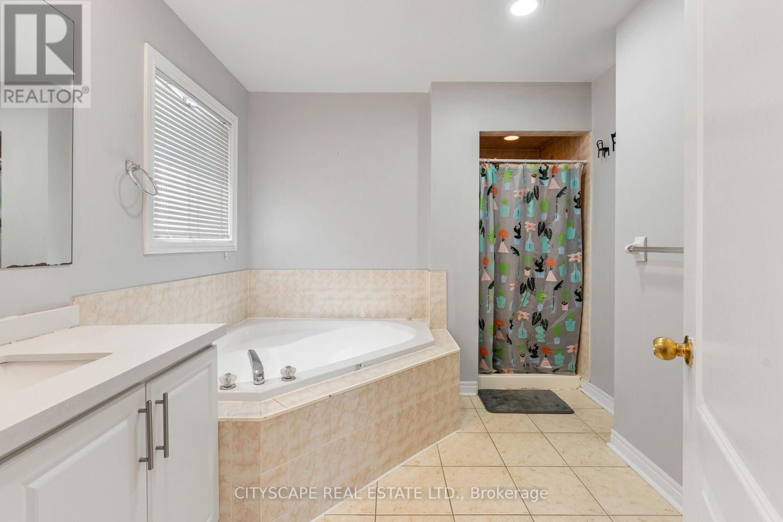5623 Longboat Avenue, Mississauga, Ontario  L5M 7E5 - Photo 39 - W13673026