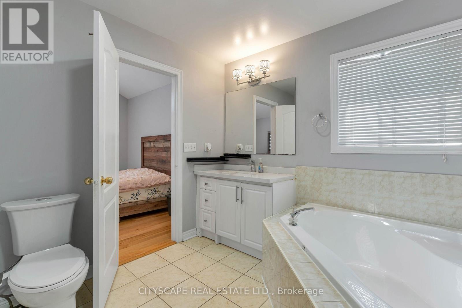 5623 Longboat Avenue, Mississauga, Ontario  L5M 7E5 - Photo 40 - W13673026