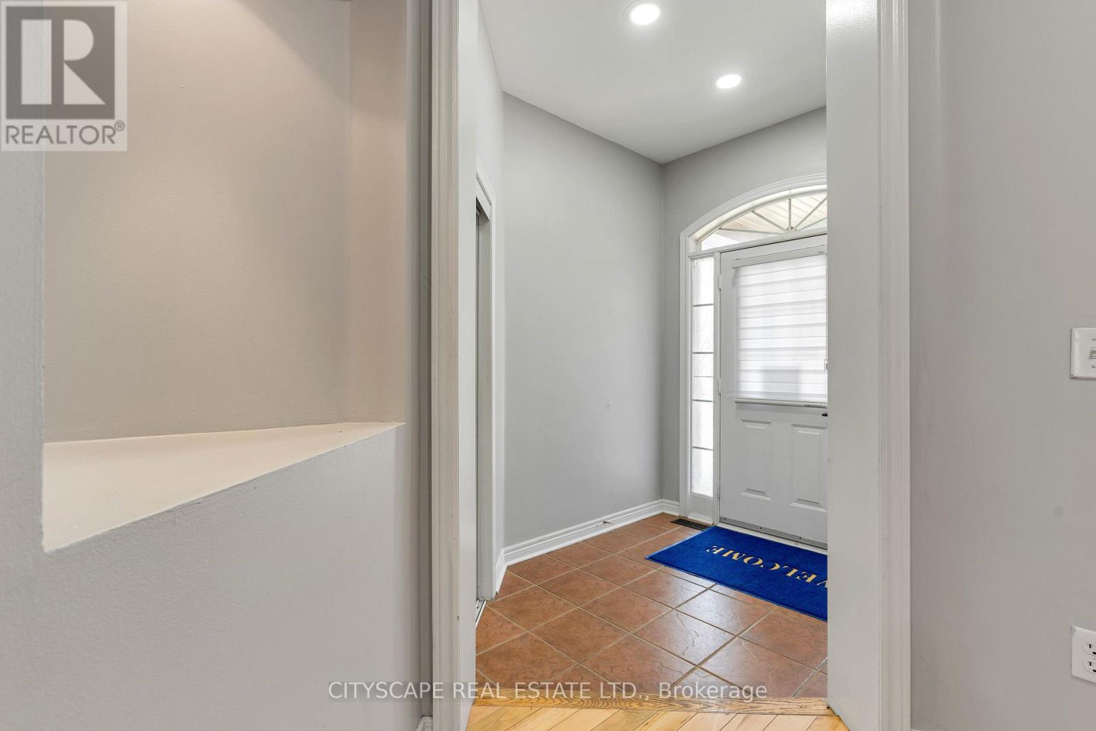 5623 Longboat Avenue, Mississauga, Ontario  L5M 7E5 - Photo 8 - W13673026