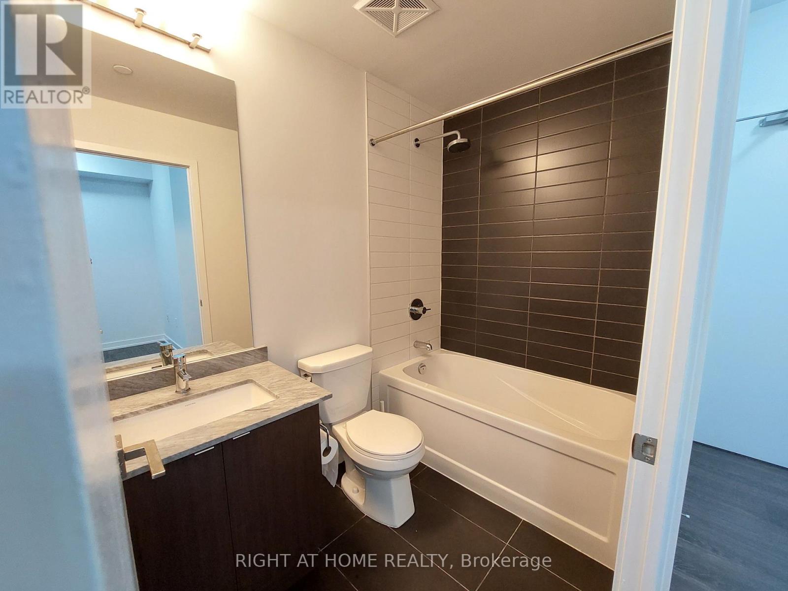 2820 - 4055 Parkside Village Drive, Mississauga, Ontario  L5B 0K8 - Photo 12 - W13673204