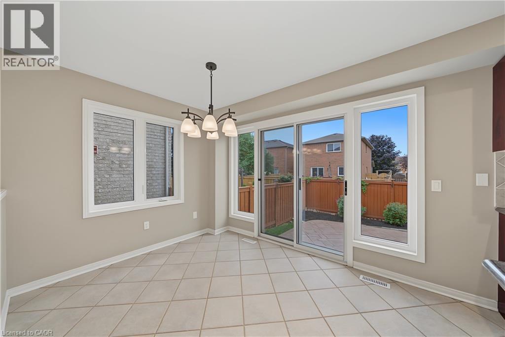 562 Delphine Drive, Burlington, Ontario  L7L 6X1 - Photo 8 - 40853937