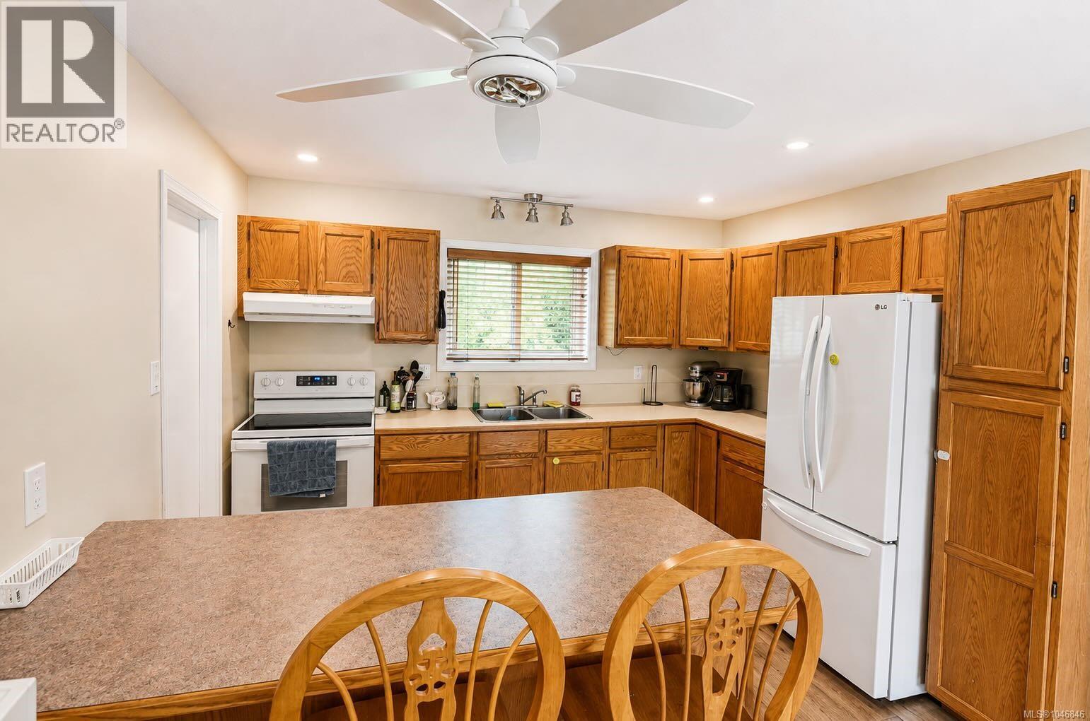 F 1670 Piercy Ave, Courtenay, British Columbia  V9N 3E9 - Photo 6 - 1046846