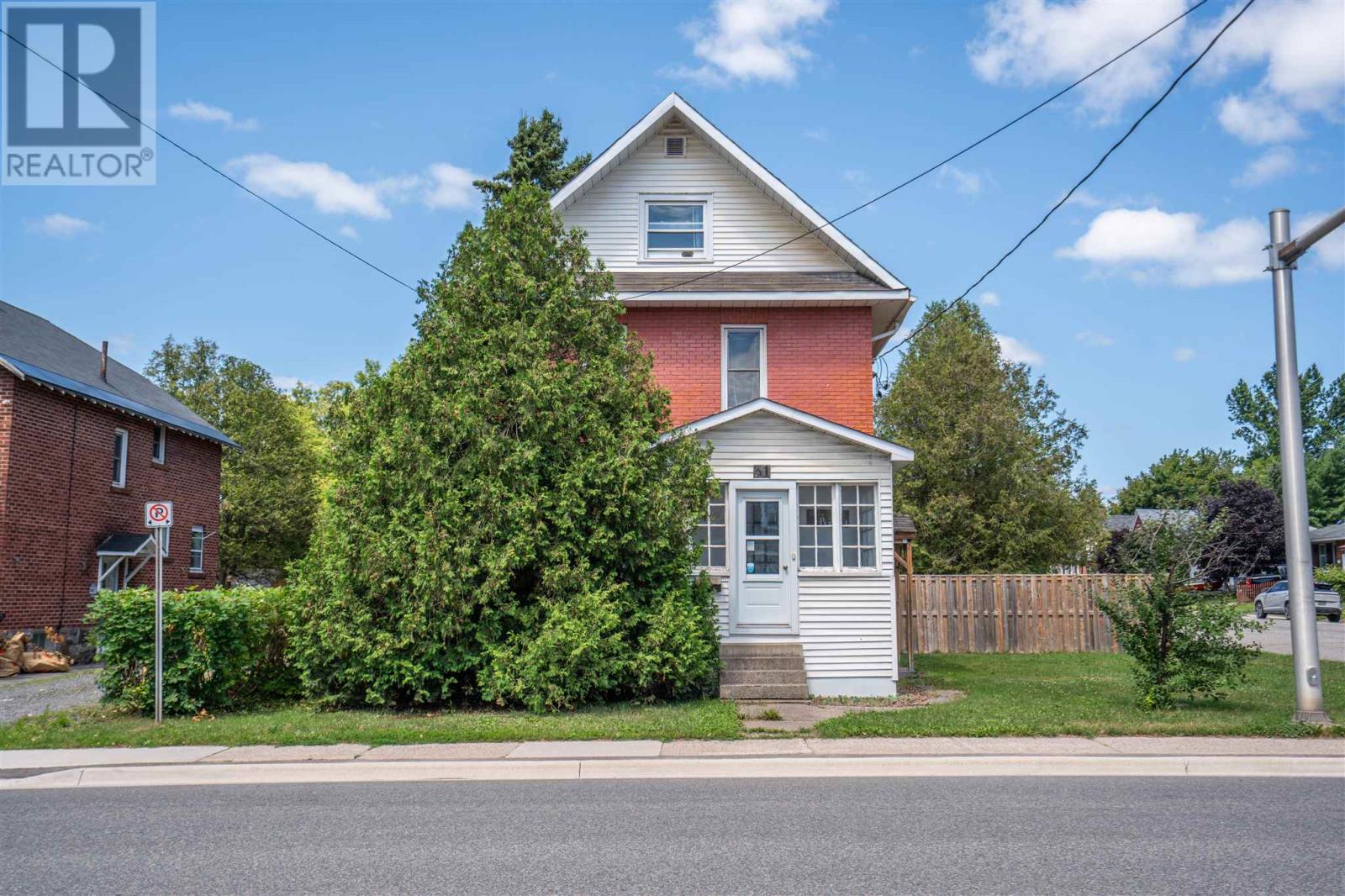 31 St. George's Ave E, Sault Ste. Marie, Ontario  P6B 1W8 - Photo 2 - SM261987