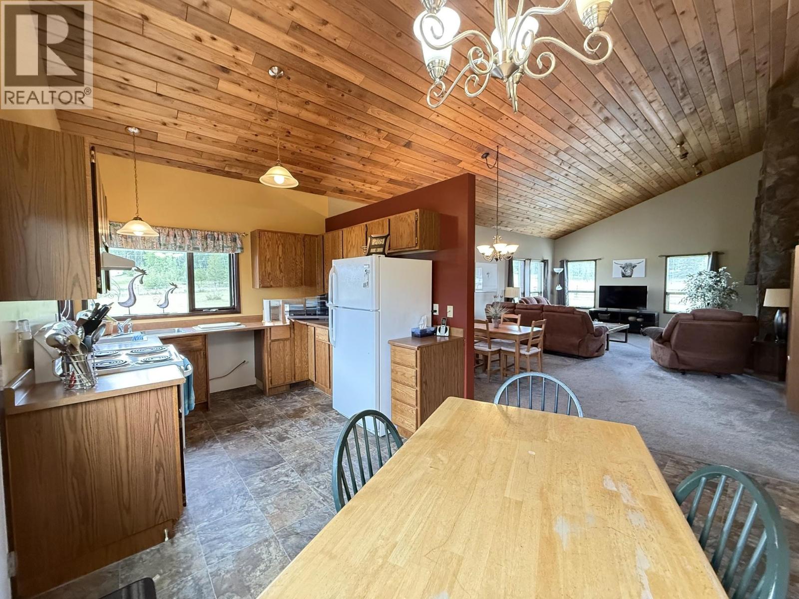 2644 Selkirk Road, Williams Lake, British Columbia  V2G 4W9 - Photo 3 - R3155316