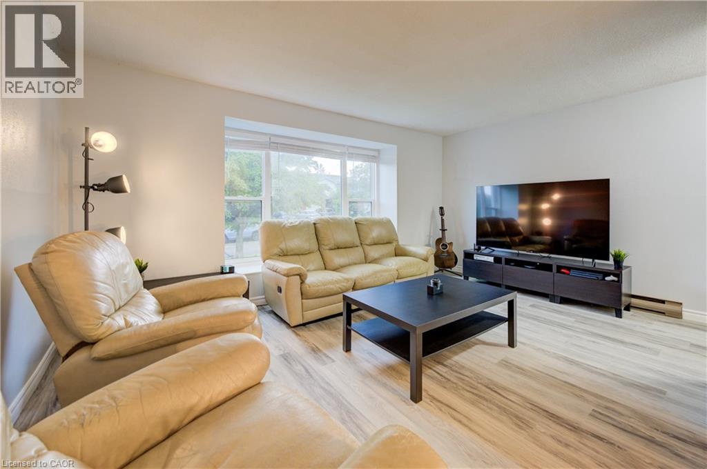 19 Hillbrook Crescent, Kitchener, Ontario  N2N 1J4 - Photo 5 - 40836125