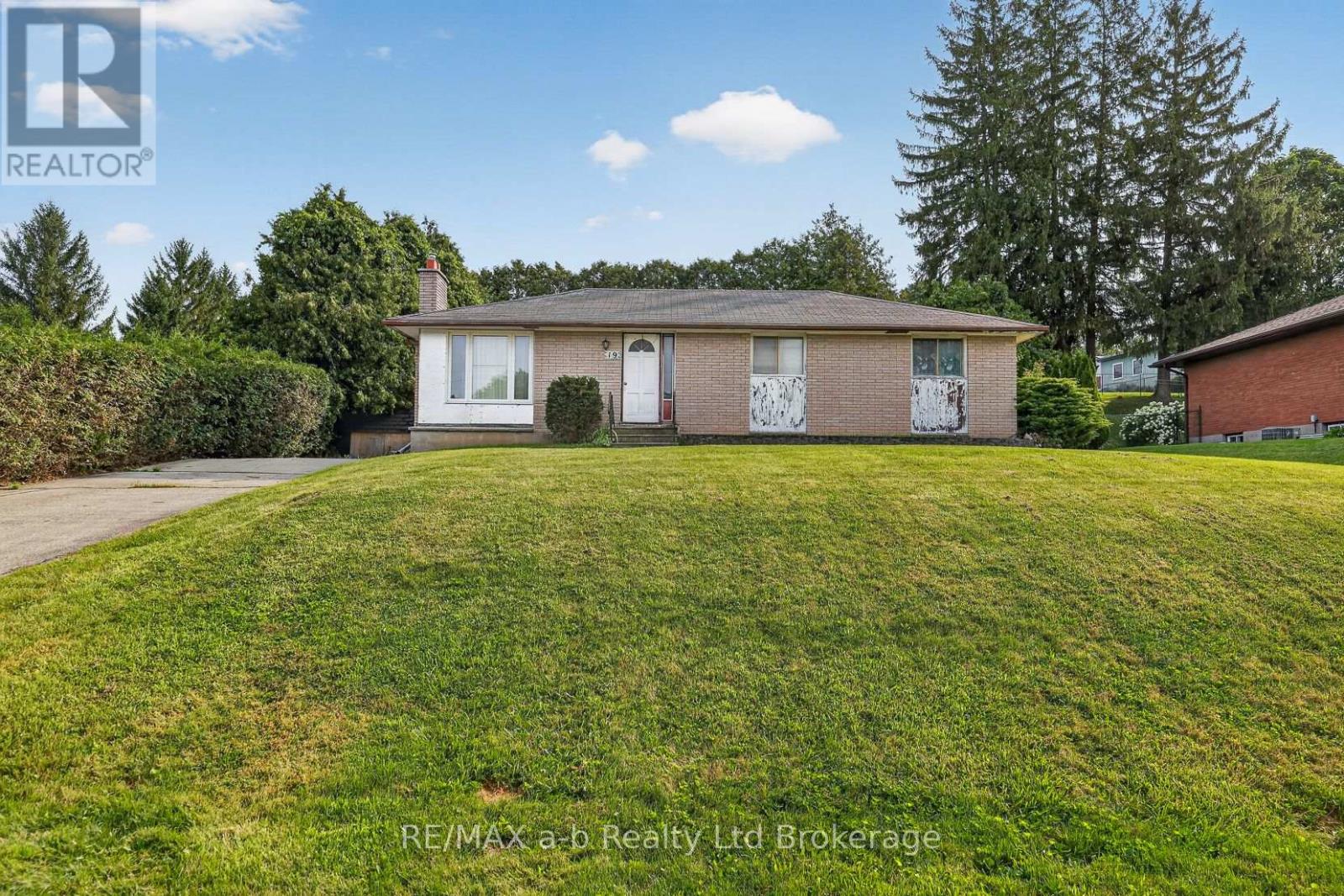 19 Spruce Road