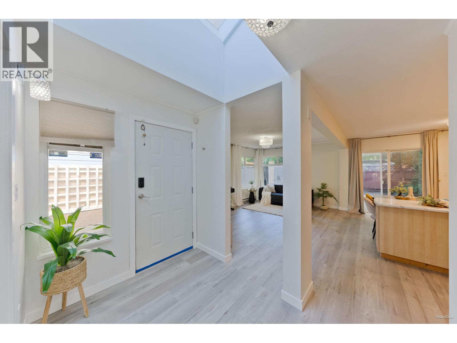 2512 Burian Drive, Coquitlam, British Columbia V3K 5W9 - Photo 2 - R3155592