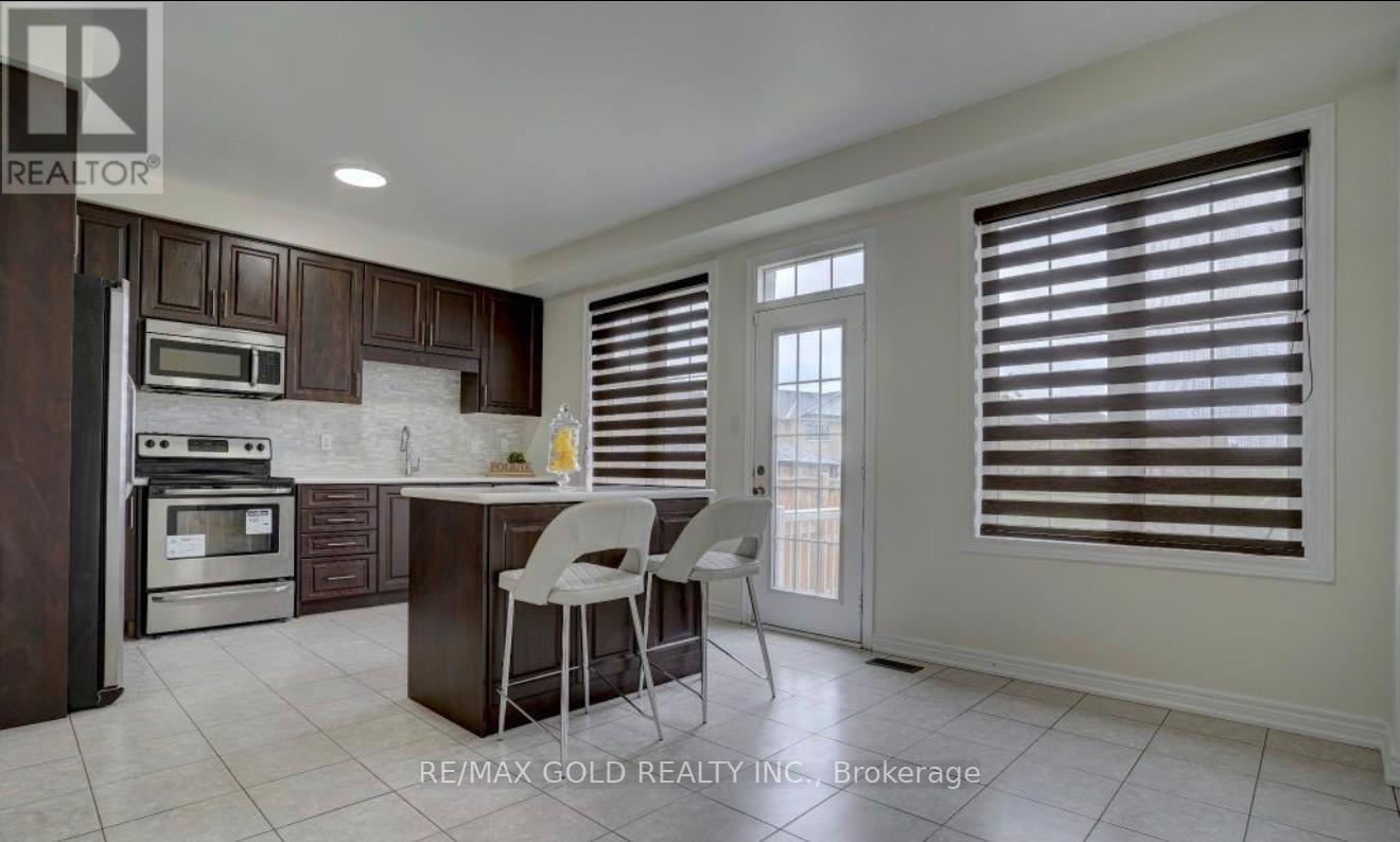 35 Saint Dennis Road, Brampton, Ontario  L6R 3W7 - Photo 3 - W13652486