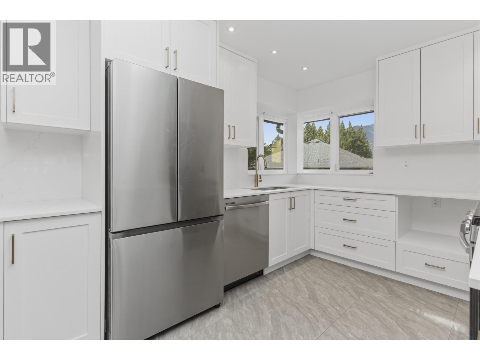 1004 Pia Road, Squamish, British Columbia V0N 1T0 - Photo 4 - R3155579