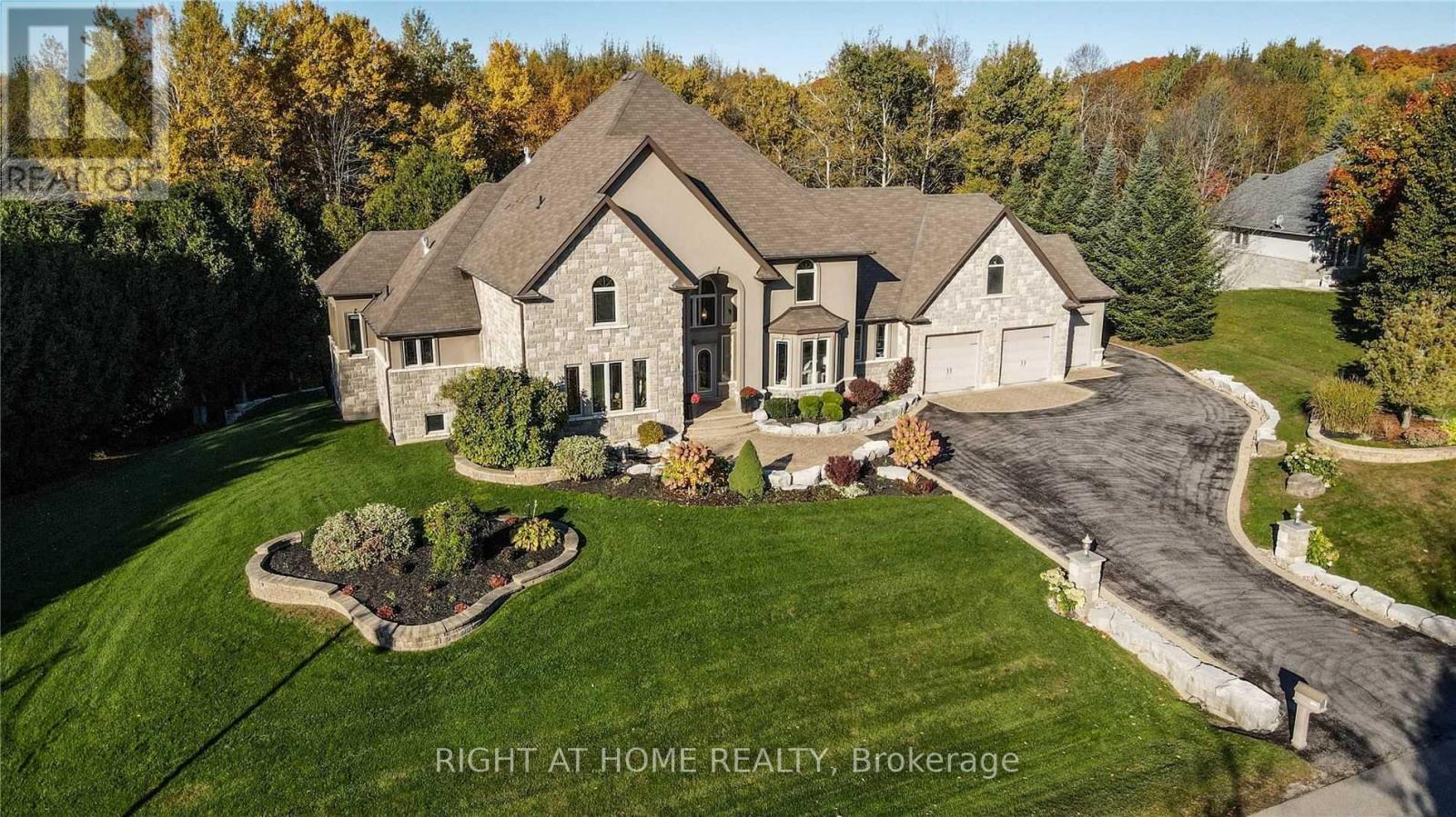 2014 INNISBROOK STREET, Innisfil, Ontario