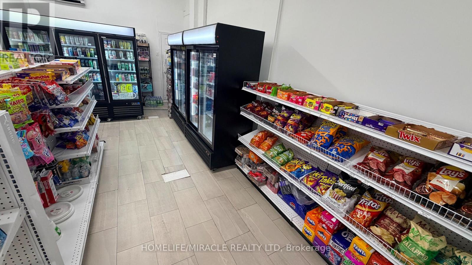114 Queen Street, Toronto, Ontario  M5C 1S6 - Photo 2 - C13673306