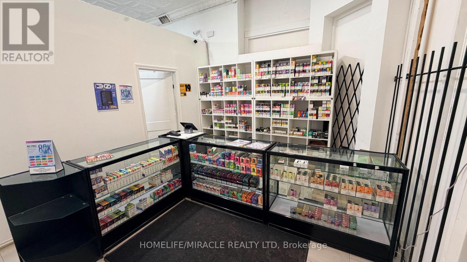114 Queen Street, Toronto, Ontario  M5C 1S6 - Photo 3 - C13673306