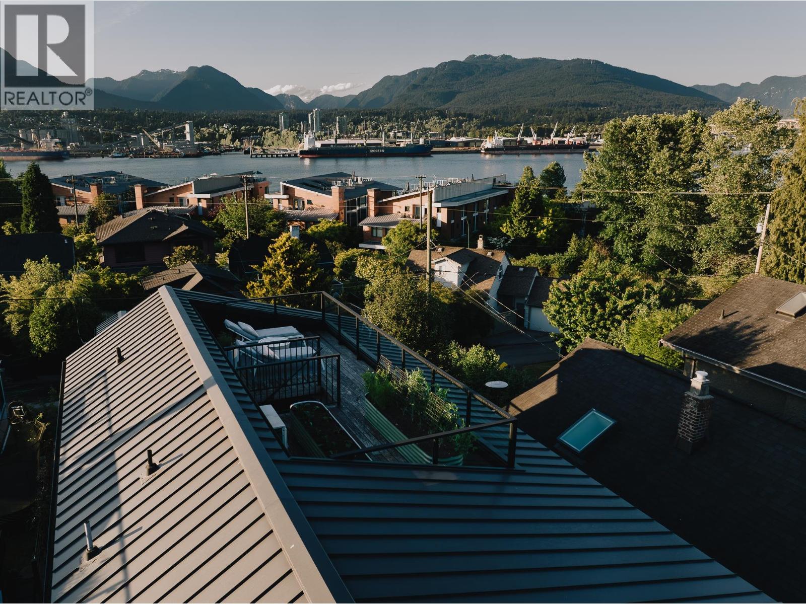 2913 Trinity Street, Vancouver, British Columbia V5K 1G1 - Photo 2 - R3130194