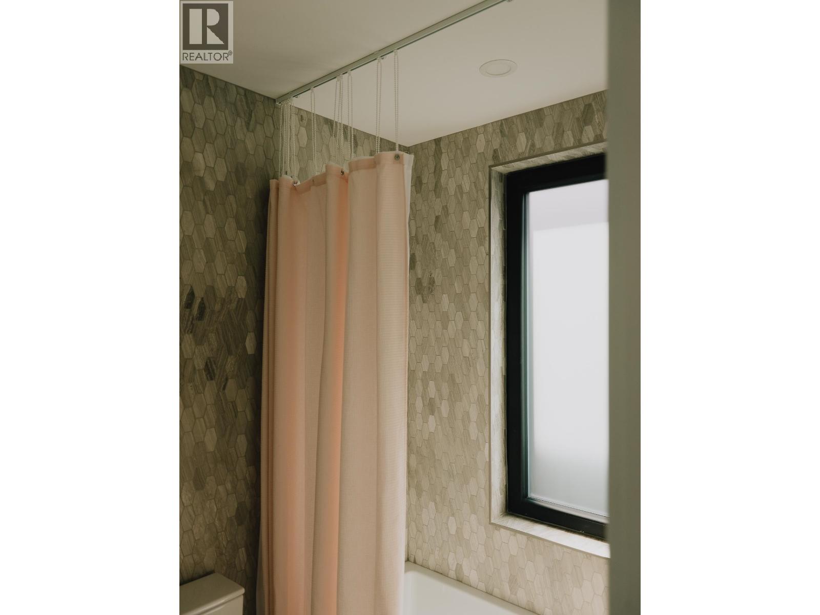 2913 Trinity Street, Vancouver, British Columbia V5K 1G1 - Photo 20 - R3130194