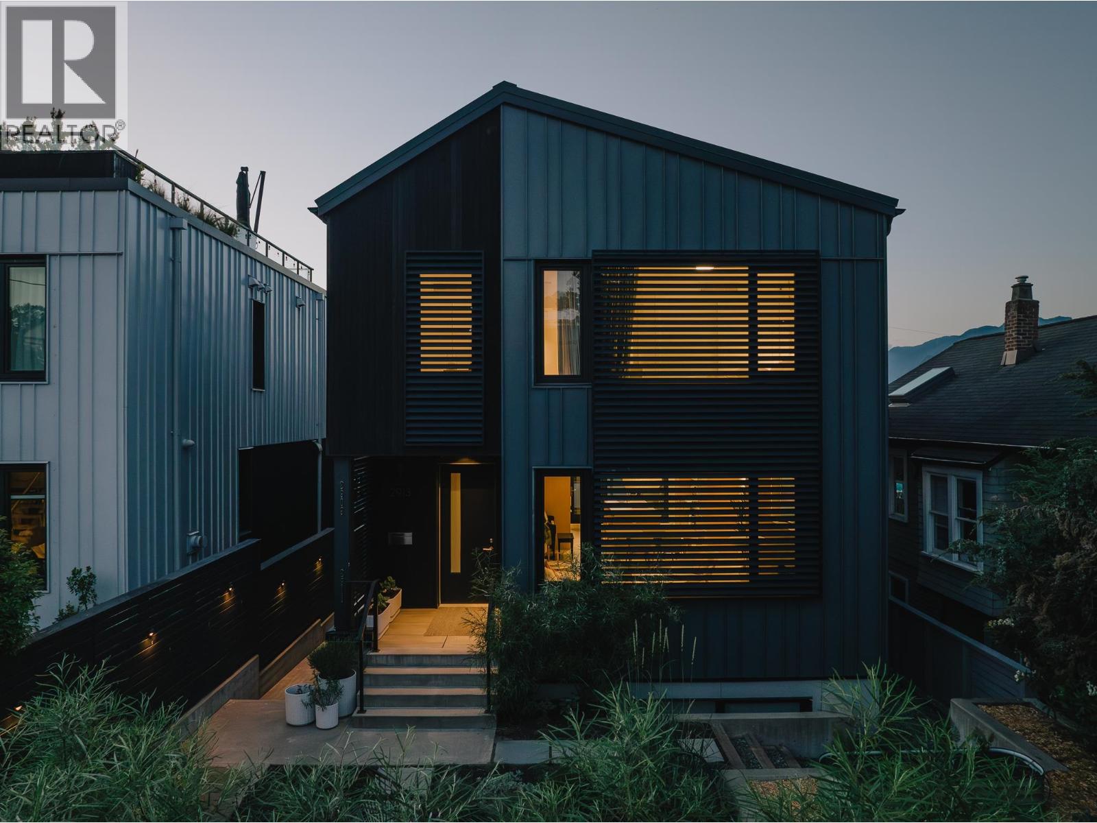 2913 TRINITY STREET, Vancouver, British Columbia
