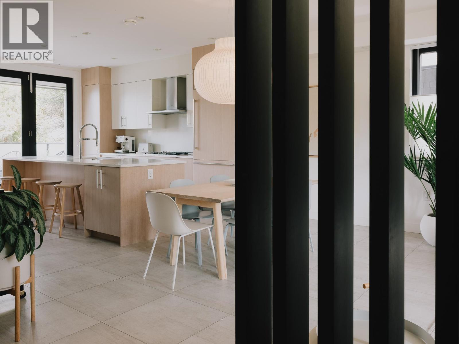 2913 Trinity Street, Vancouver, British Columbia V5K 1G1 - Photo 3 - R3130194