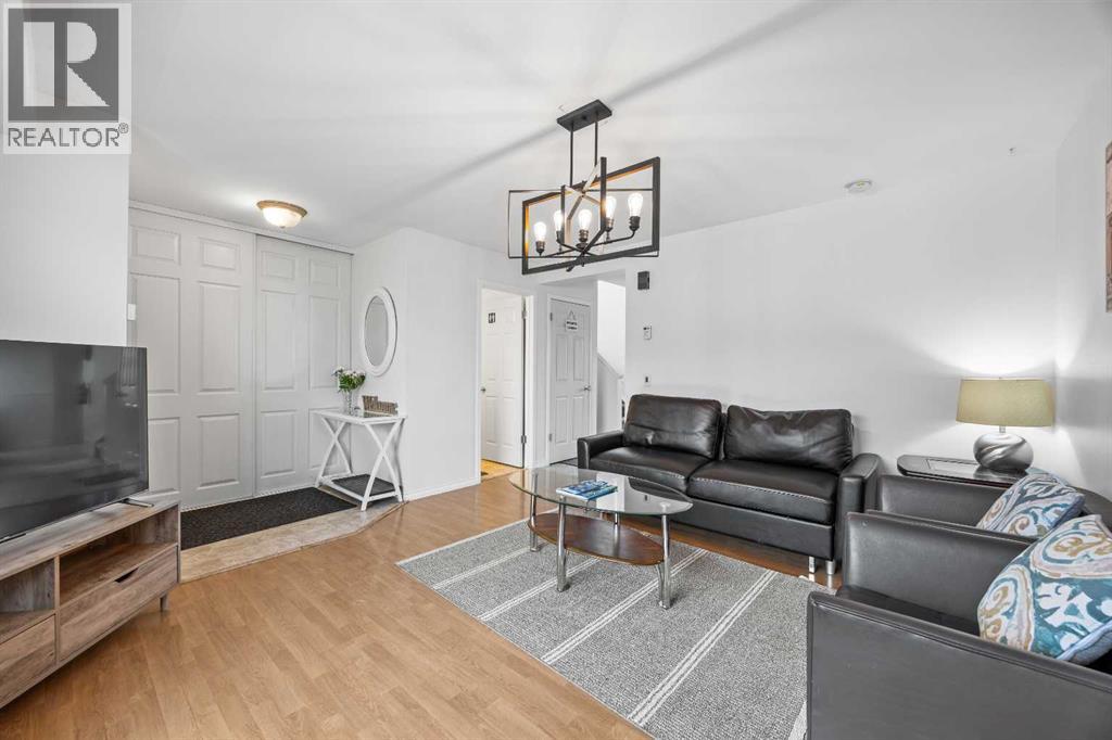 133 Applemead Close Se, Calgary, Alberta  T2A 7S7 - Photo 5 - A2335852