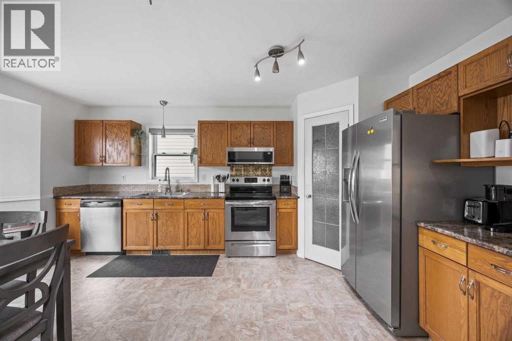 133 Applemead Close Se, Calgary, Alberta  T2A 7S7 - Photo 9 - A2335852