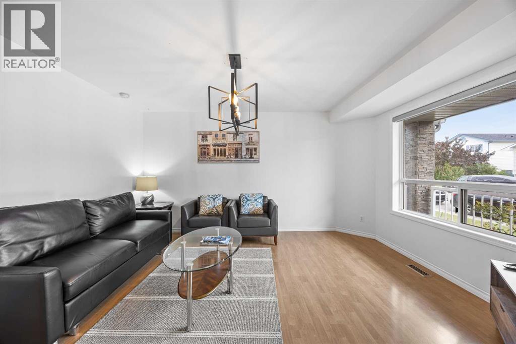 133 Applemead Close Se, Calgary, Alberta  T2A 7S7 - Photo 4 - A2335852