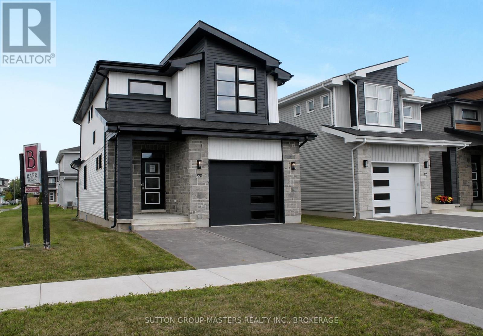 204 Superior Drive, Loyalist, Ontario K7N 0E5 - Photo 2 - X12952730
