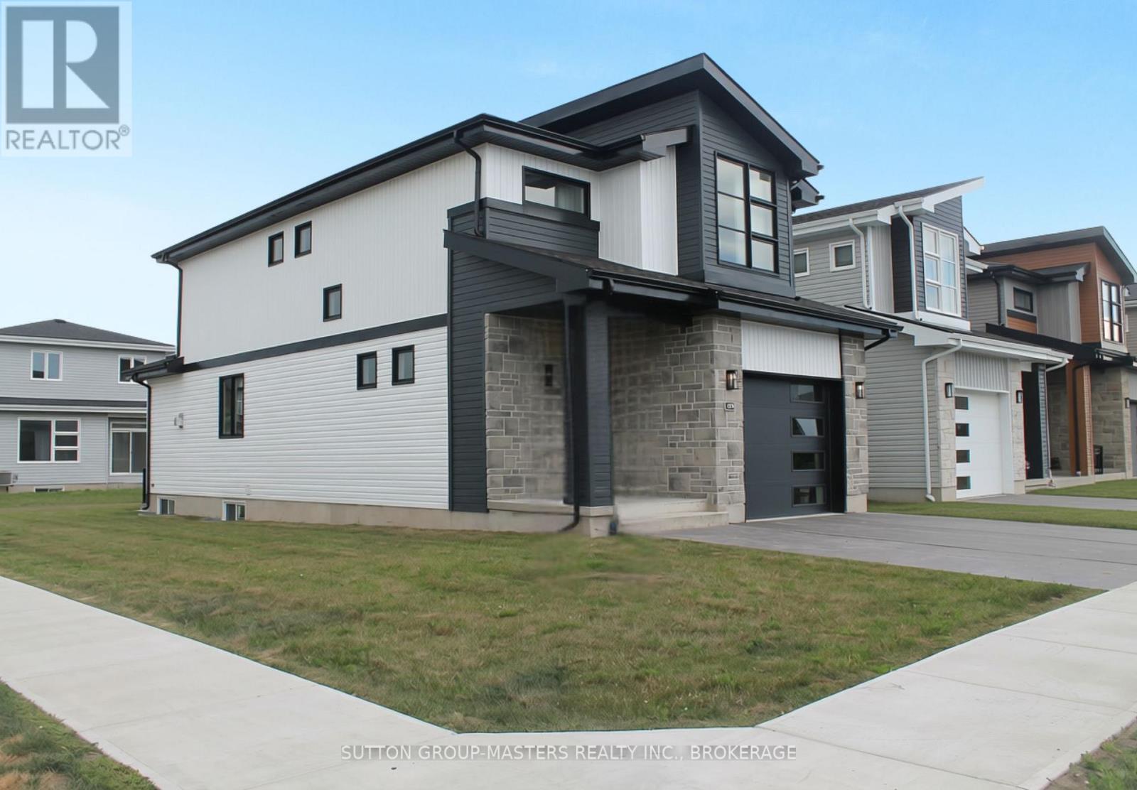 204 Superior Drive, Loyalist, Ontario K7N 0E5 - Photo 3 - X12952730