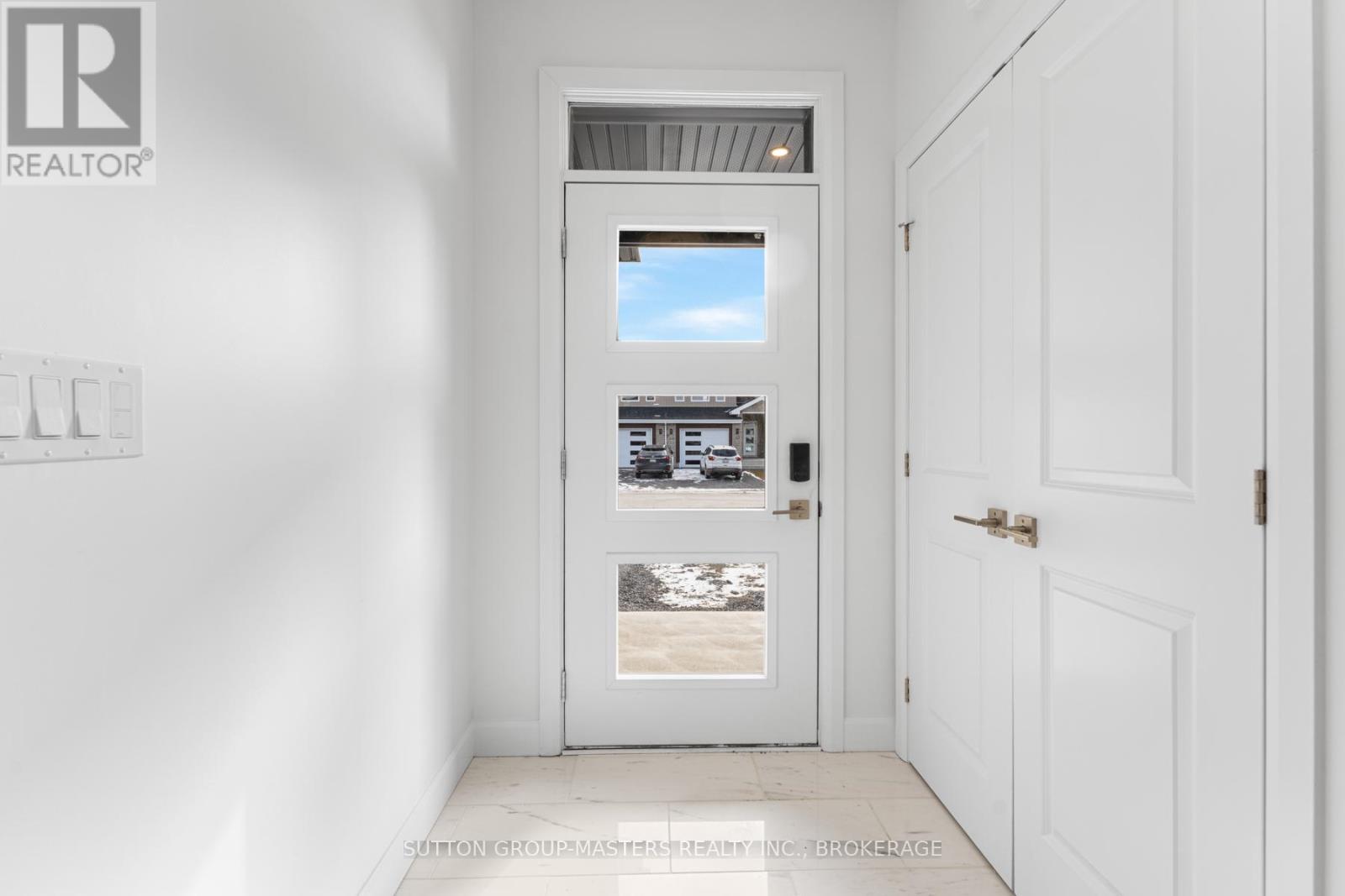 204 Superior Drive, Loyalist, Ontario K7N 0E5 - Photo 6 - X12952730
