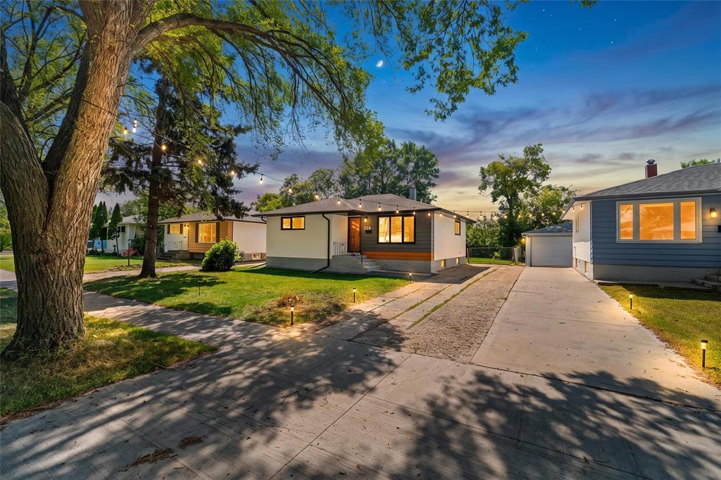 728 Kildare Avenue, Winnipeg, Manitoba  R2C 2C3 - Photo 1 - 202620300