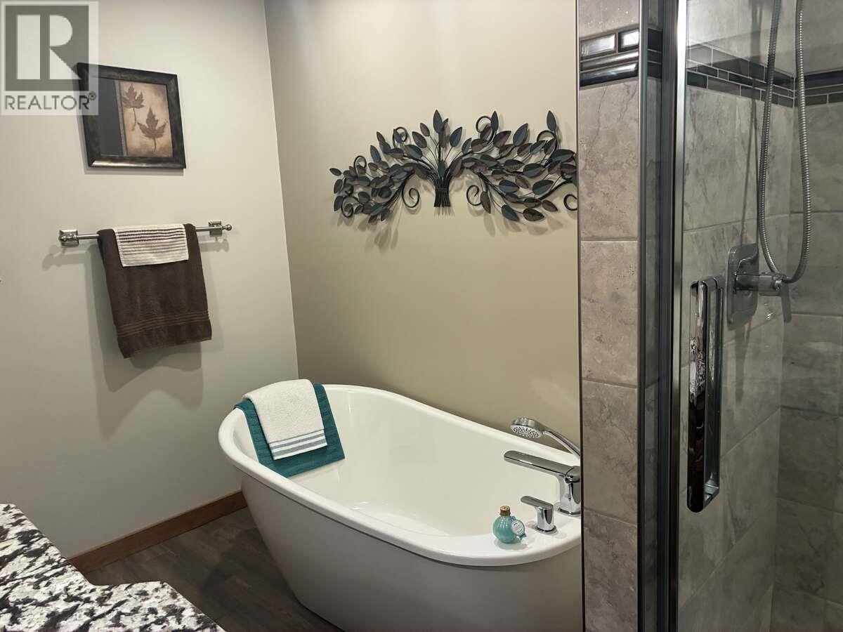 7429 Sunnybrae Canoe Point Road Unit# 22, Tappen, British Columbia  V0E 2X1 - Photo 10 - 10384378