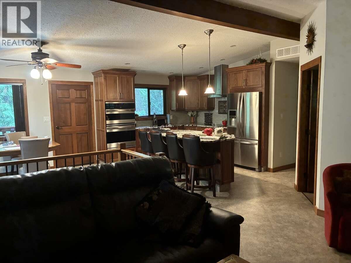7429 Sunnybrae Canoe Point Road Unit# 22, Tappen, British Columbia  V0E 2X1 - Photo 4 - 10384378