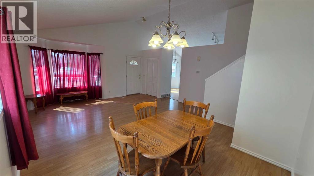 155 Applefield Close Se, Calgary, Alberta  T2A 7P9 - Photo 4 - A2333926