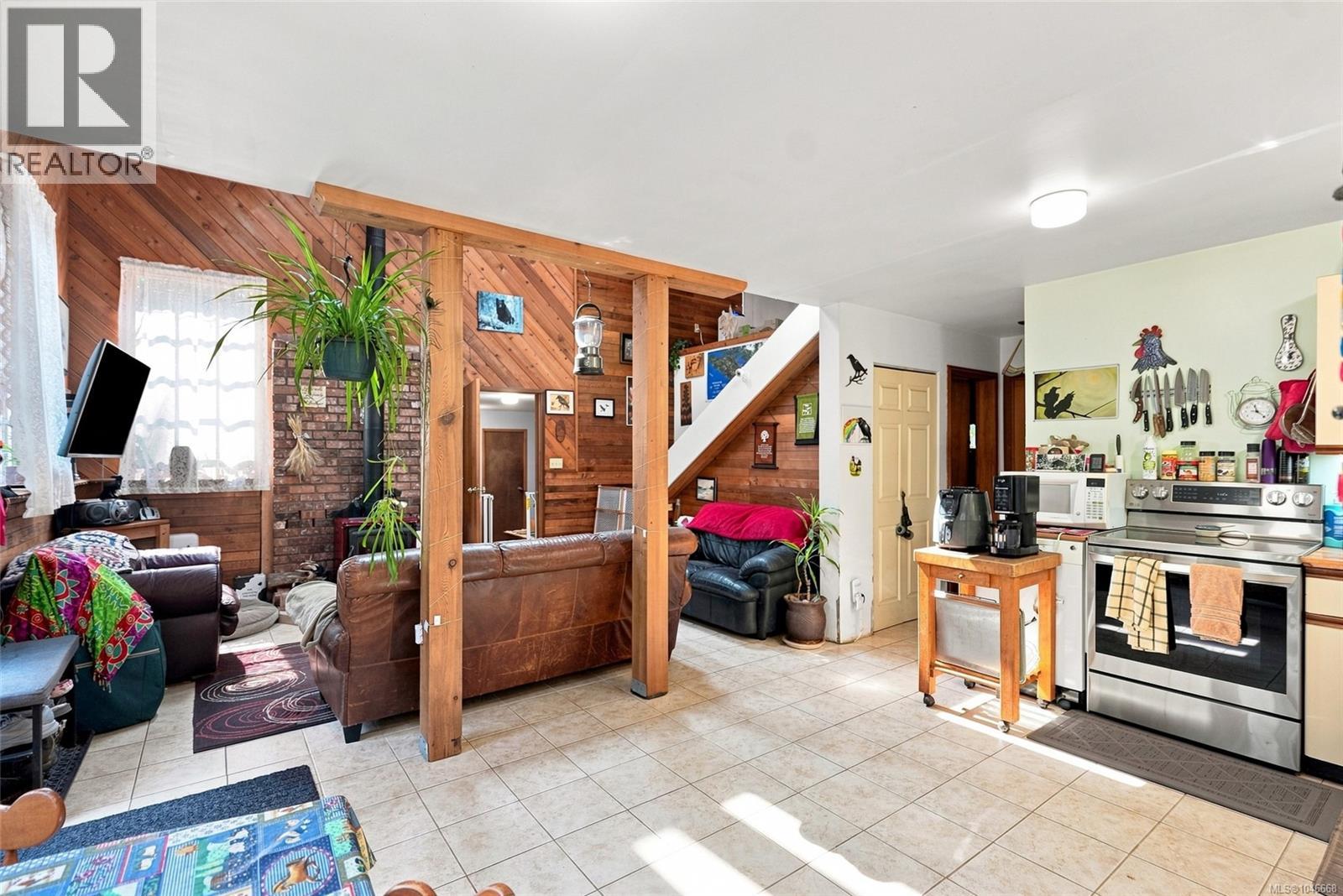 2101 Parkway Pl, Errington, British Columbia  V0R 1V0 - Photo 12 - 1046668