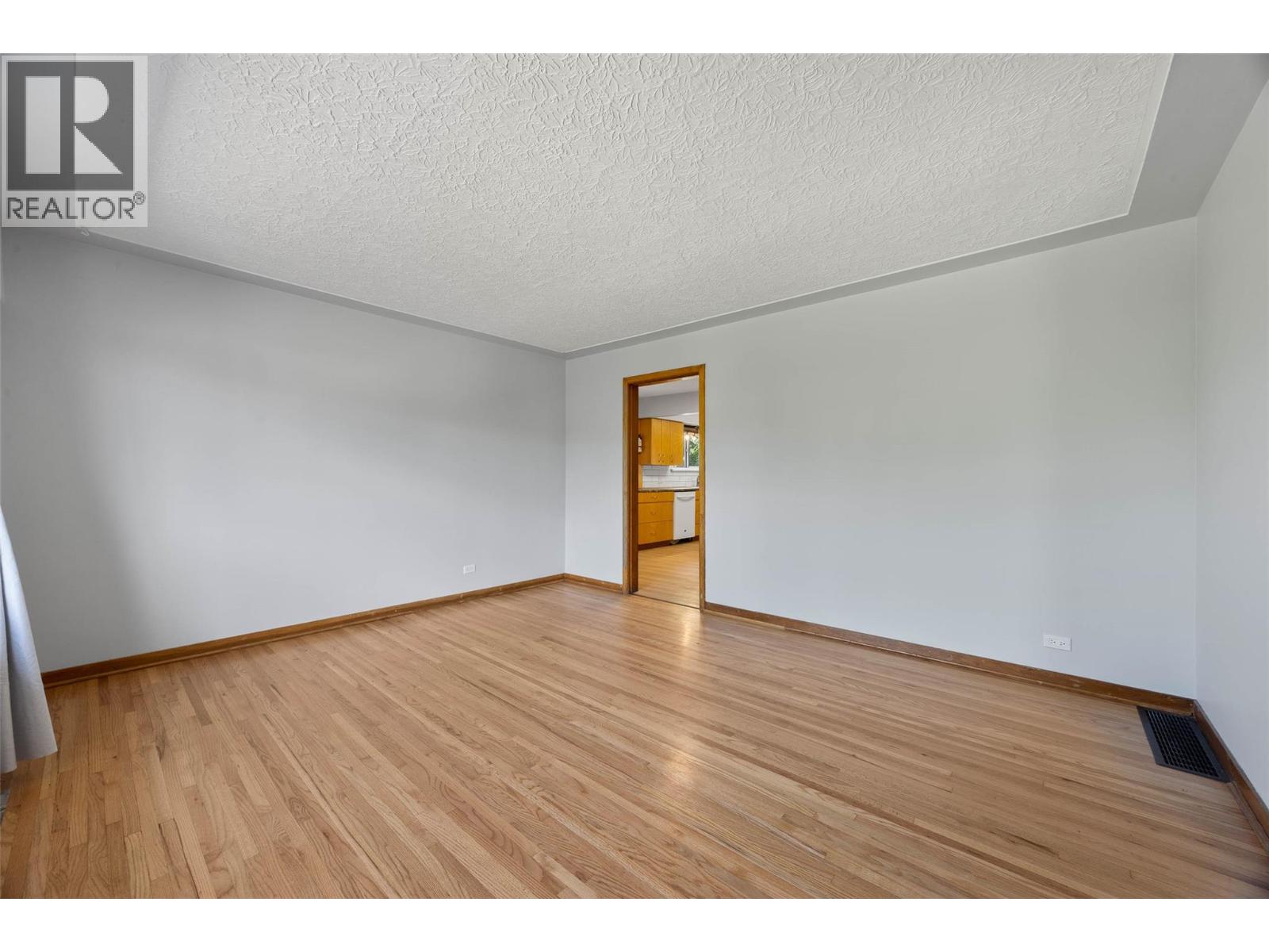 875 Surrey Avenue, Kamloops, British Columbia  V2B 1P7 - Photo 6 - 10397515