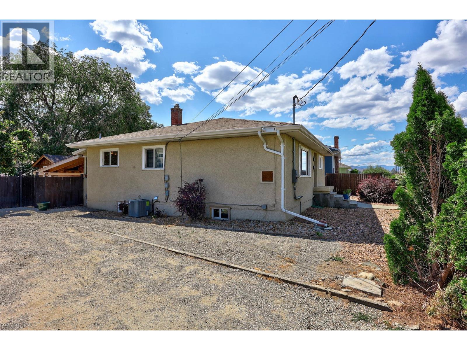 875 Surrey Avenue, Kamloops, British Columbia  V2B 1P7 - Photo 3 - 10397515