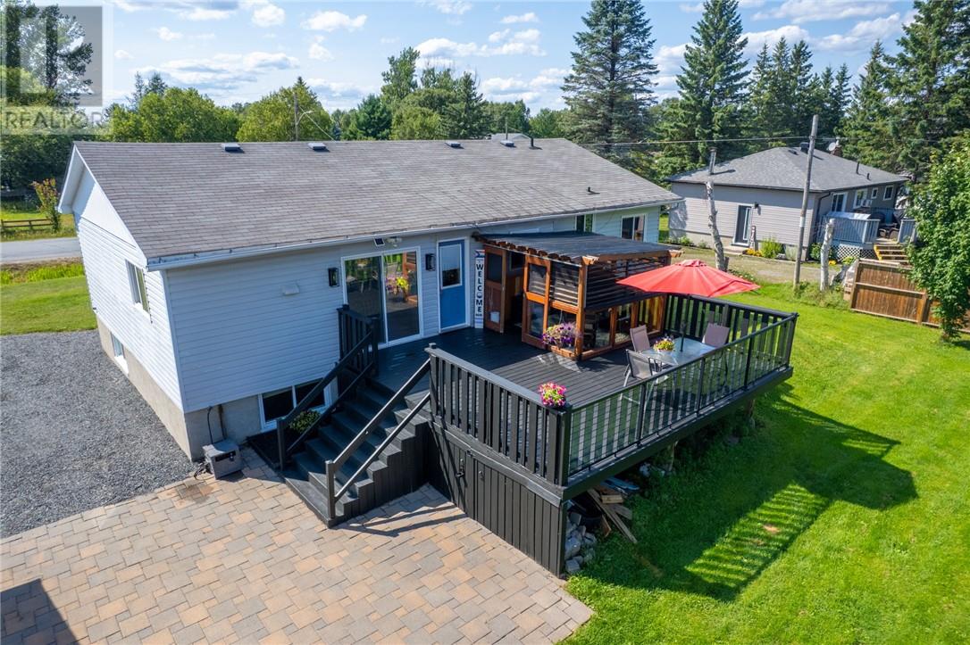 3026 Elm Street, Val Caron, Ontario  P3N 1R8 - Photo 3 - 2129805
