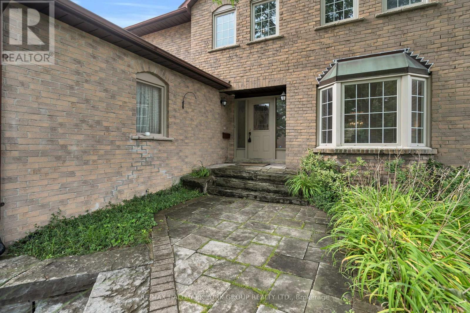 95 Gilbank Drive, Aurora, Ontario  L4G 5E2 - Photo 3 - N13672968